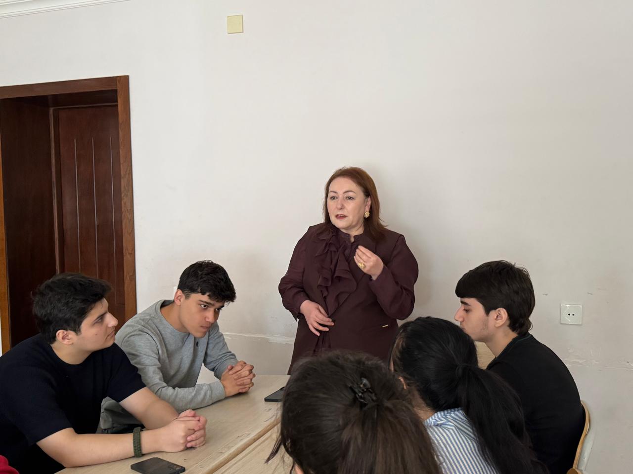 Bakı Texniki Kollecində  I Türkoloji Qurultayının 100 illiyinə həsr olunmuş dəyirmi masa keçirildi.