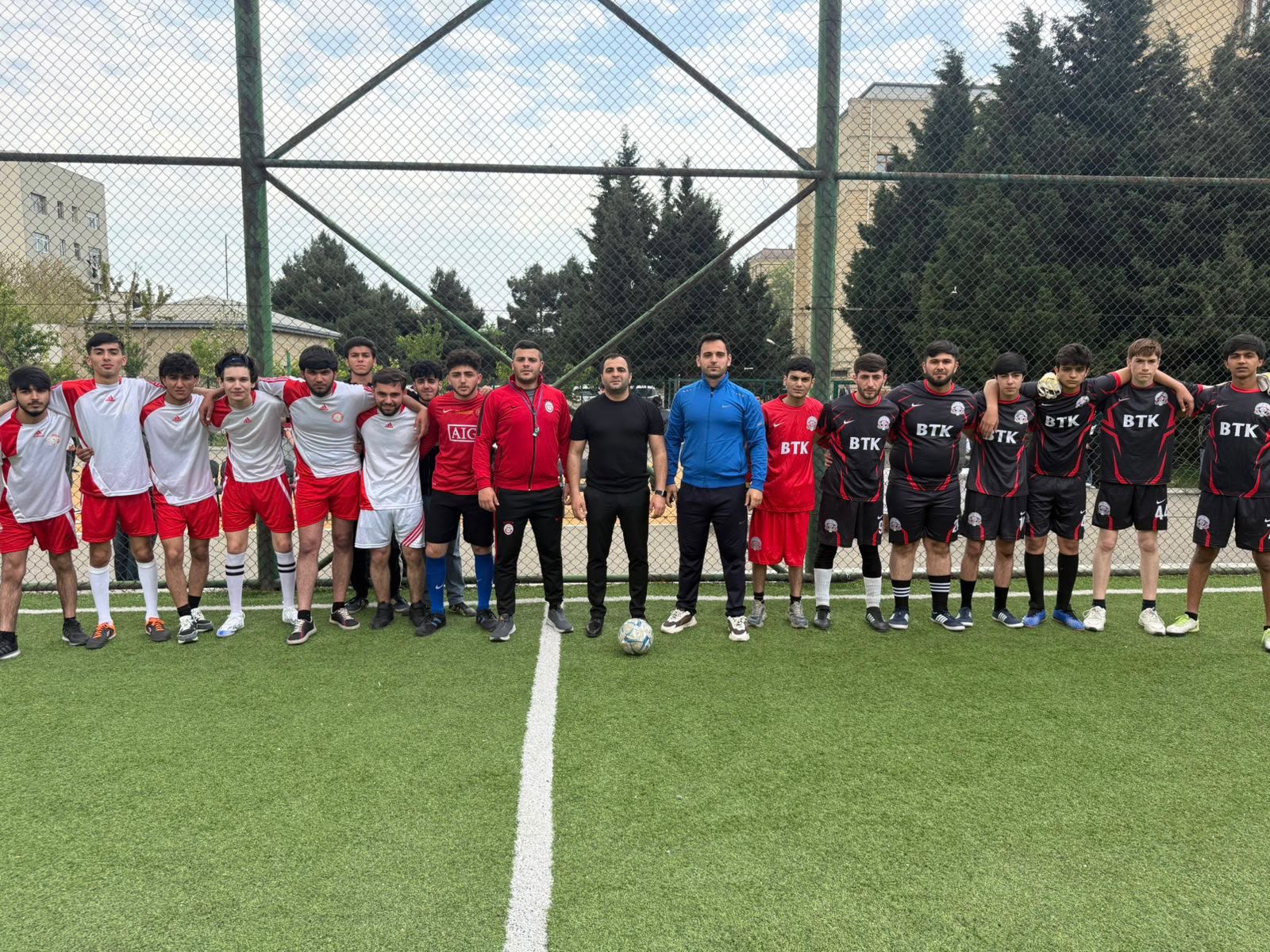 Bakı Texniki Kollecində Ümummilli Lider Heydər Əliyevin anadan olmasının 103-cü ildönümünə həsr olunmuş tələbələr arasında futbol yarışı keçirildi